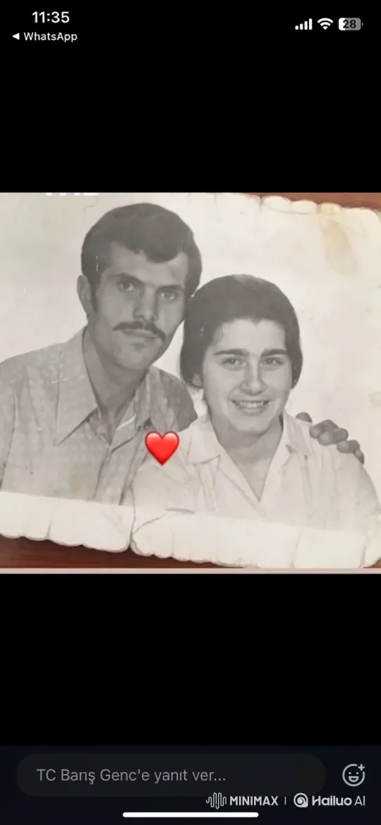 Vintage Family Photo Comes to Life in Heartwarming Video – AI Generated Video | Hailuo AI