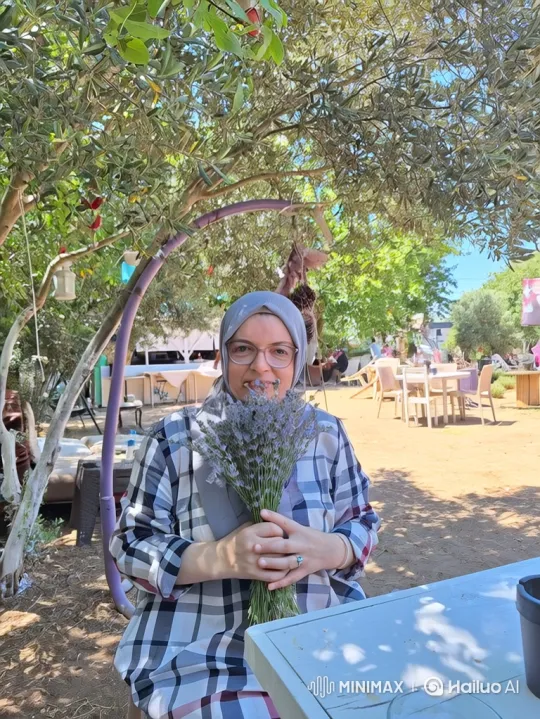Smiling Woman Declines Suitors in Garden – AI Generated Video | Hailuo AI