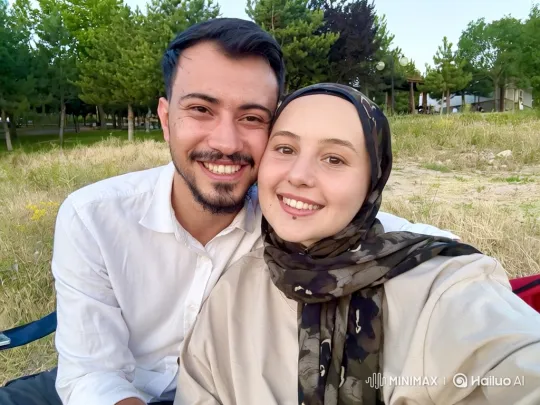 Young Family Embraces in Park During Summer Evening – AI Generated Video | Hailuo AI