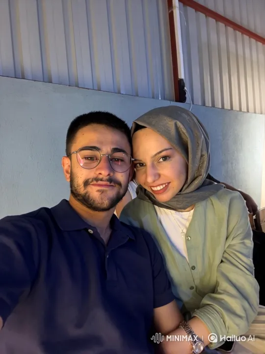 Family Reunion: Sisters and Their Daughters Embrace – AI Generated Video | Hailuo AI