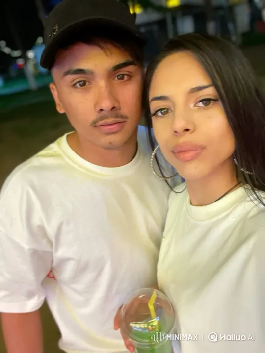 Young Family Embrace Captured in Intimate Summer Video – AI Generated Video | Hailuo AI