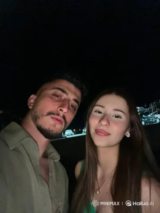 Warm Summer Night: Family Embrace Captured – AI Generated Video | Hailuo AI