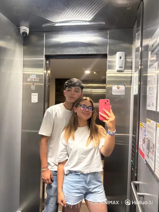 Family Bonds Emerge in Elevator Selfie Scene – AI Generated Video | Hailuo AI