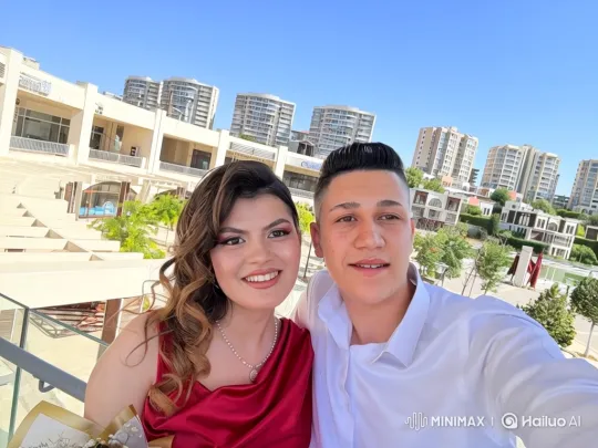 Family Embrace Captured on Video – AI Generated Video | Hailuo AI