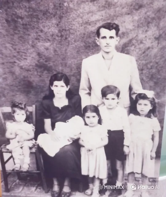Vintage Family Portrait Comes Alive with Love – AI Generated Video | Hailuo AI