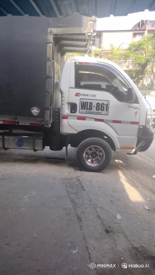 White Cab-Over Truck Simulates Air Suspension Lowering – AI Generated Video | Hailuo AI