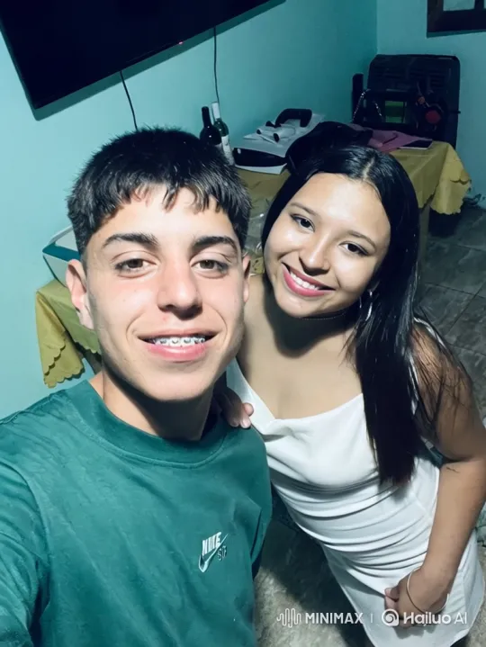 Family Embrace Captured in Candid Video – AI Generated Video | Hailuo AI