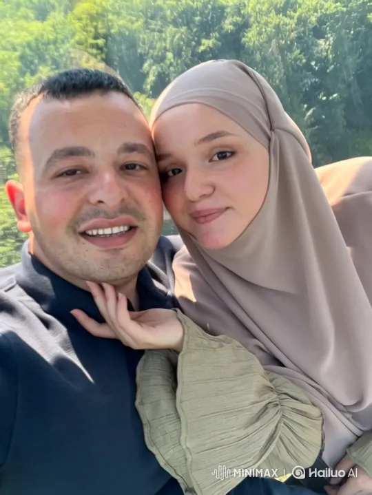 Family Embrace Captured on Candid Summer Video – AI Generated Video | Hailuo AI