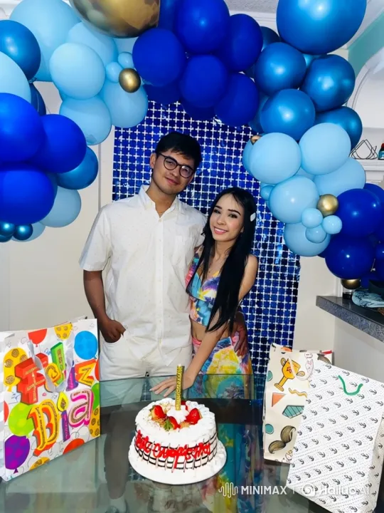 Family Celebrates Birthday with Loving Gaze – AI Generated Video | Hailuo AI