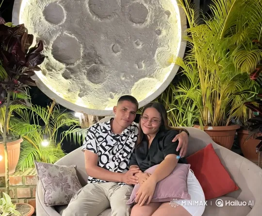 Family Embrace Captured in Intimate Night Video – AI Generated Video | Hailuo AI