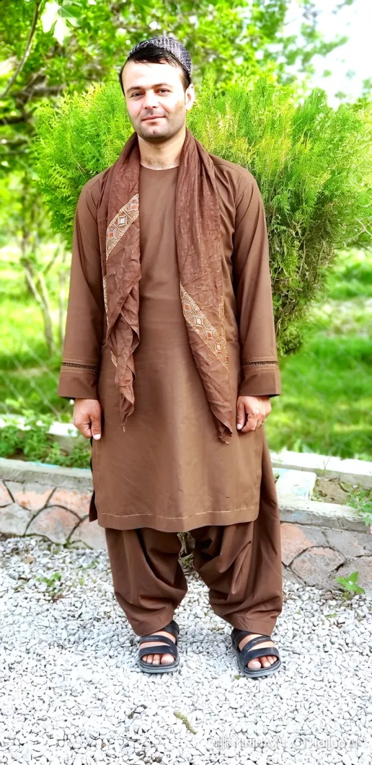Man in Brown Outfit Smiles During Slow Zoom-In – AI Generated Video | Hailuo AI