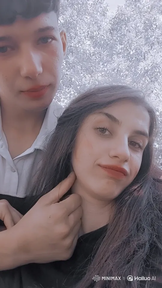 Family Embrace Captured in Intimate Summer Video – AI Generated Video | Hailuo AI