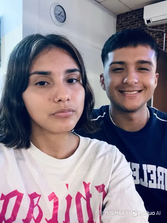 Family Selfie: Indoor to Outdoor Night Scene Transition – AI Generated Video | Hailuo AI