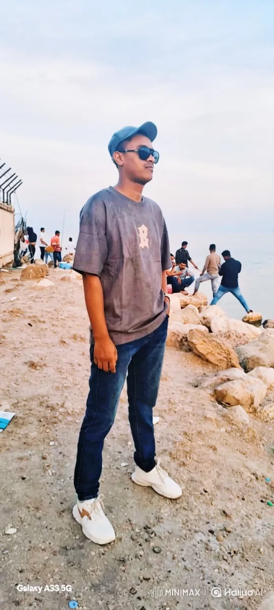 Young Couple Shares Silent Moment on Shoreline – AI Generated Video | Hailuo AI