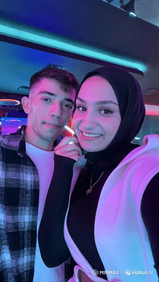 Young Couple and Little Girl Share Loving Embrace – AI Generated Video | Hailuo AI