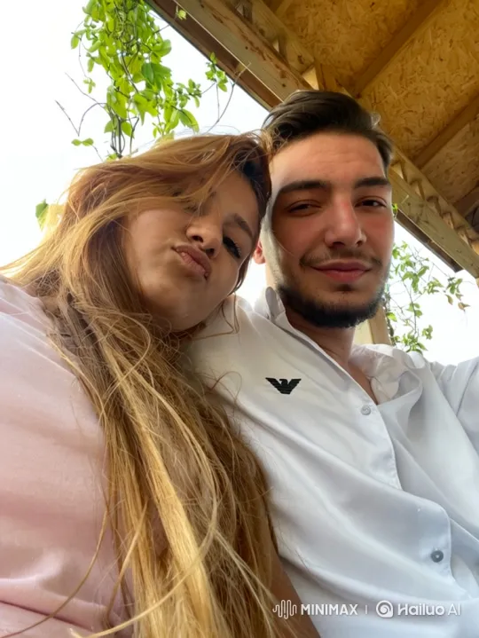 Family Embrace: Summer Evening with Loved Ones – AI Generated Video | Hailuo AI