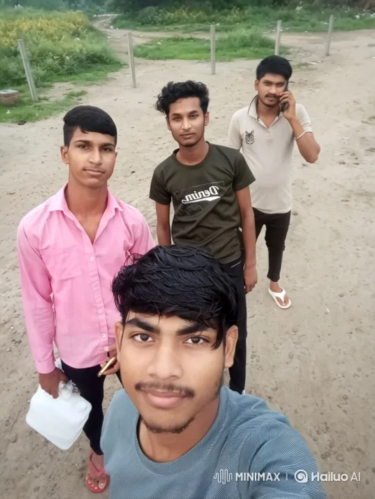 Four Friends Taking a Candid Selfie – AI Generated Video | Hailuo AI