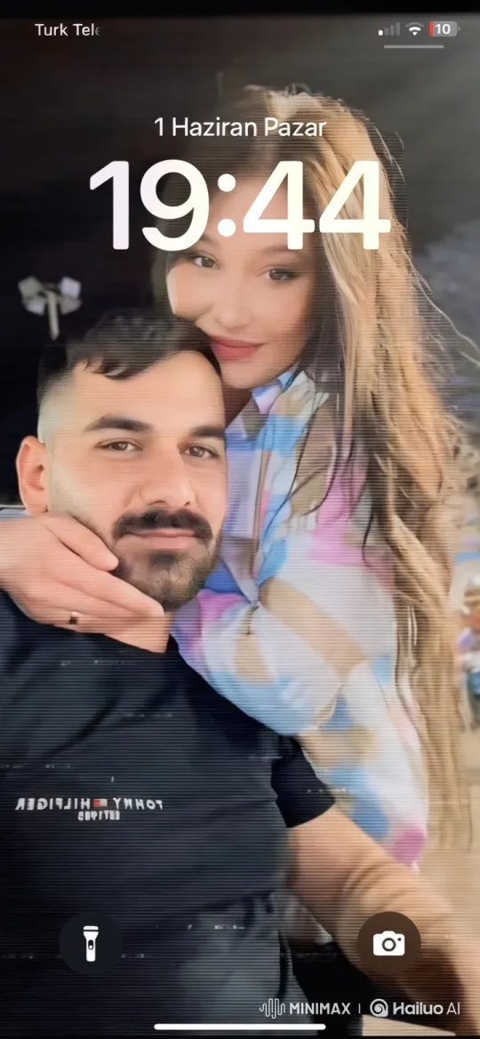 Family Embrace Captured on Candid Summer Evening – AI Generated Video | Hailuo AI