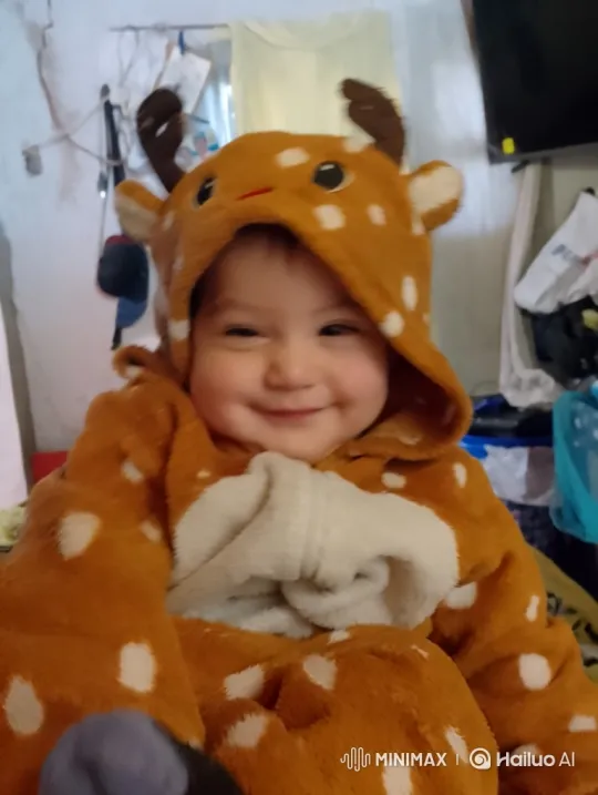 Baby in Deer Onesie Joyfully Learns to Dance – AI Generated Video | Hailuo AI