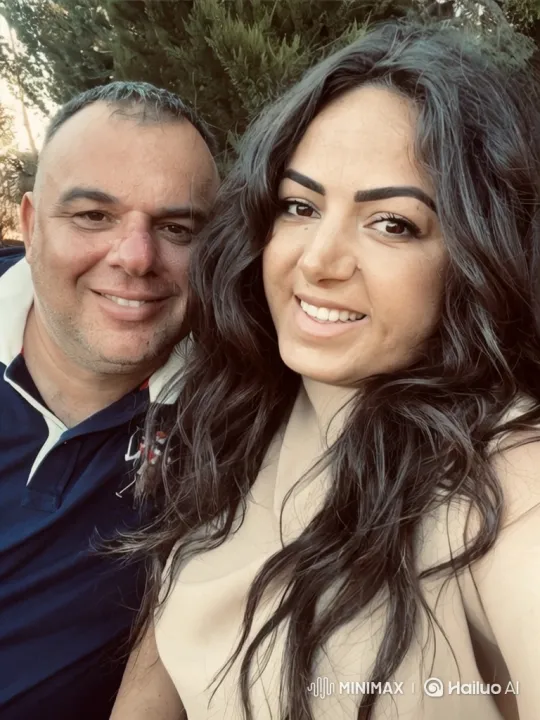Family Embrace in Summer Evening's Glow – AI Generated Video | Hailuo AI