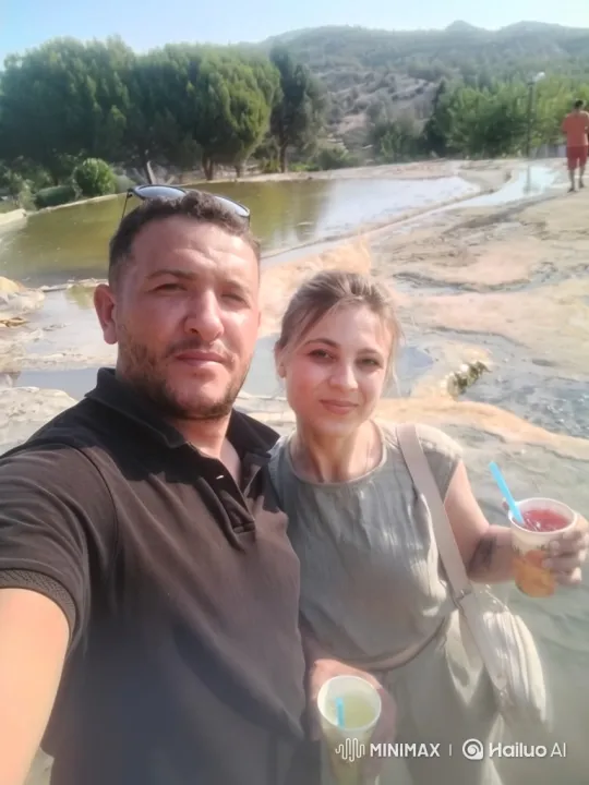 Family Portrait: Warm Evening, Loving Embrace – AI Generated Video | Hailuo AI