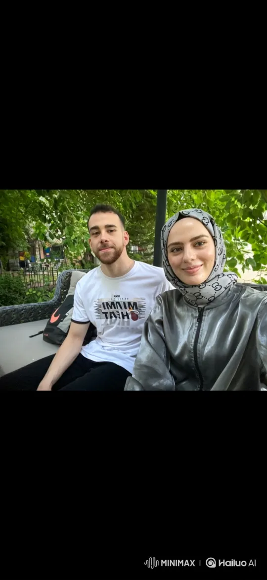 Family Embrace Captured in Warm Summer Evening Video – AI Generated Video | Hailuo AI