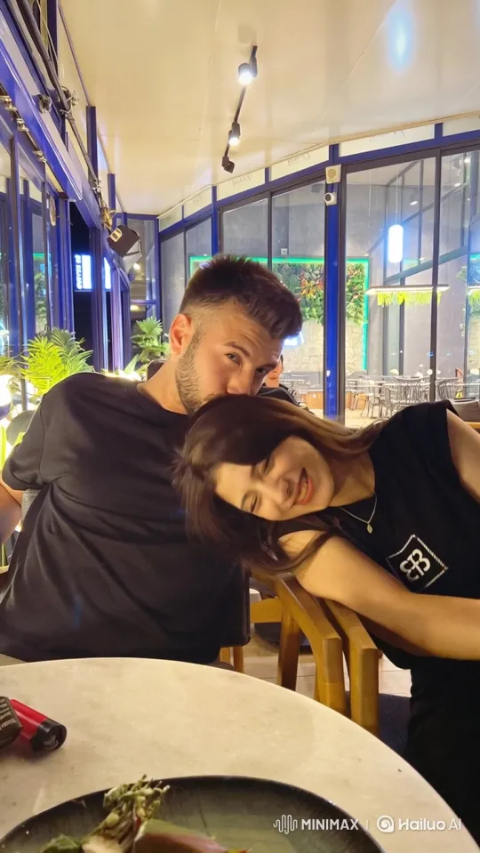 Affectionate Family Moments in a Café Setting – AI Generated Video | Hailuo AI