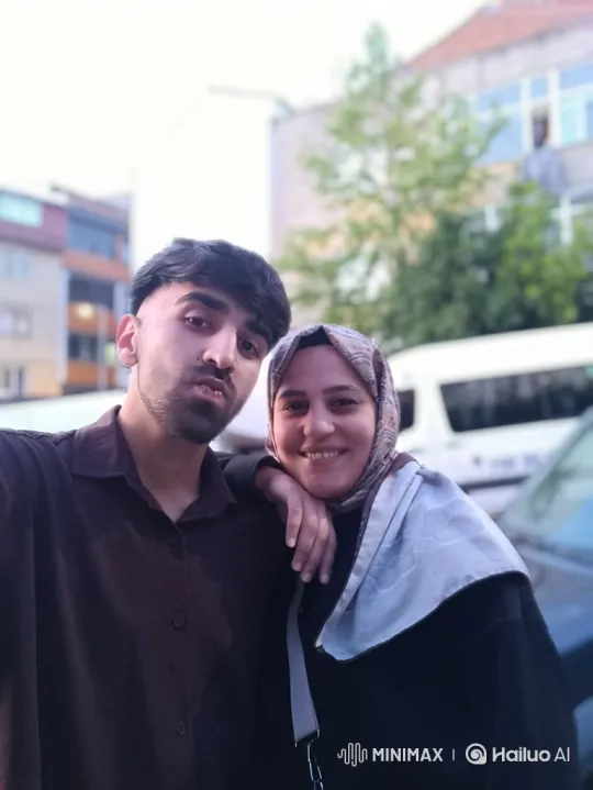 Family Embraces in Intimate Summer Evening Video – AI Generated Video | Hailuo AI