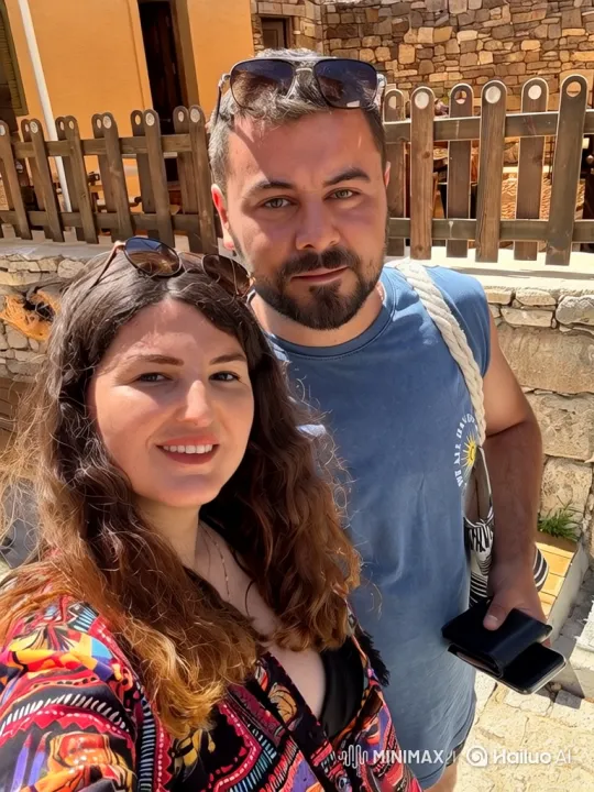 Family Portrait: Happy Moments on a Sunny Day – AI Generated Video | Hailuo AI