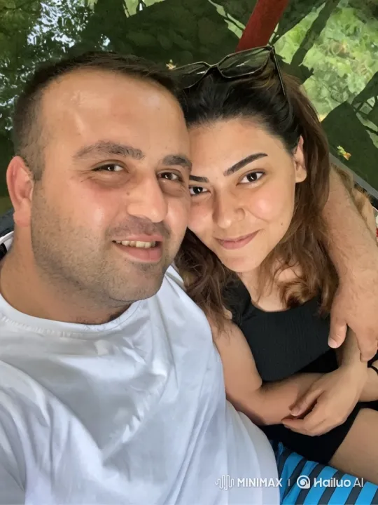Family Embrace Captures Summer Happiness – AI Generated Video | Hailuo AI