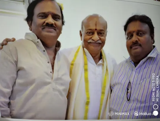 Three Men in Quiet Friendship Pose – AI Generated Video | Hailuo AI