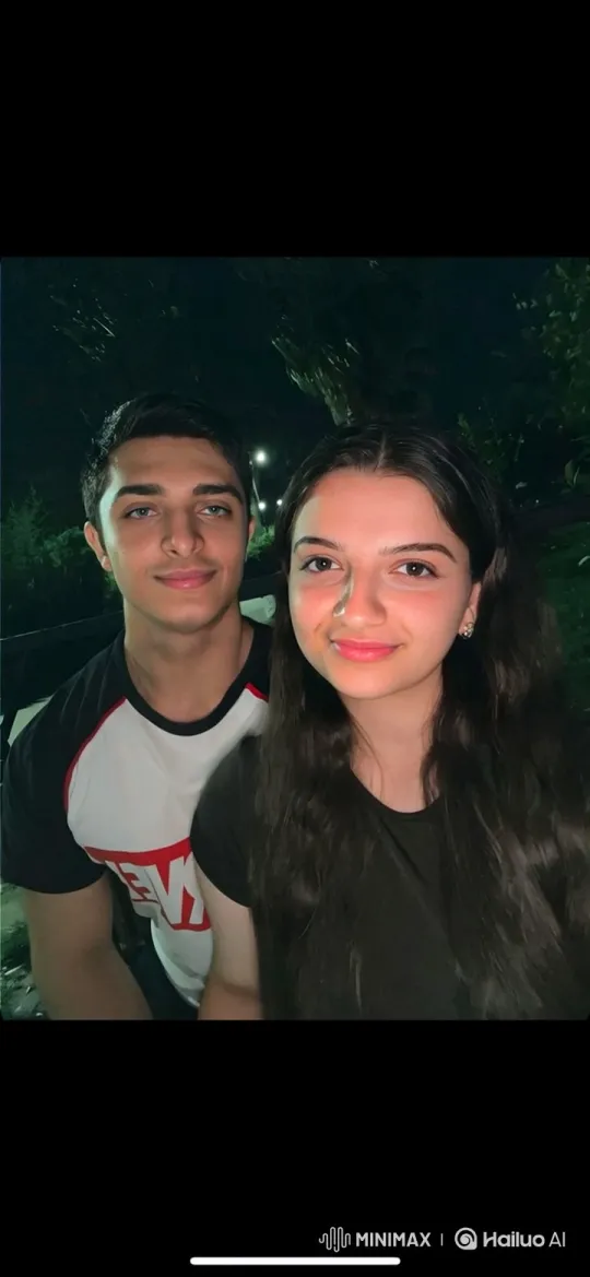 Family Moment: Couple and Children's Joyful Reunion – AI Generated Video | Hailuo AI