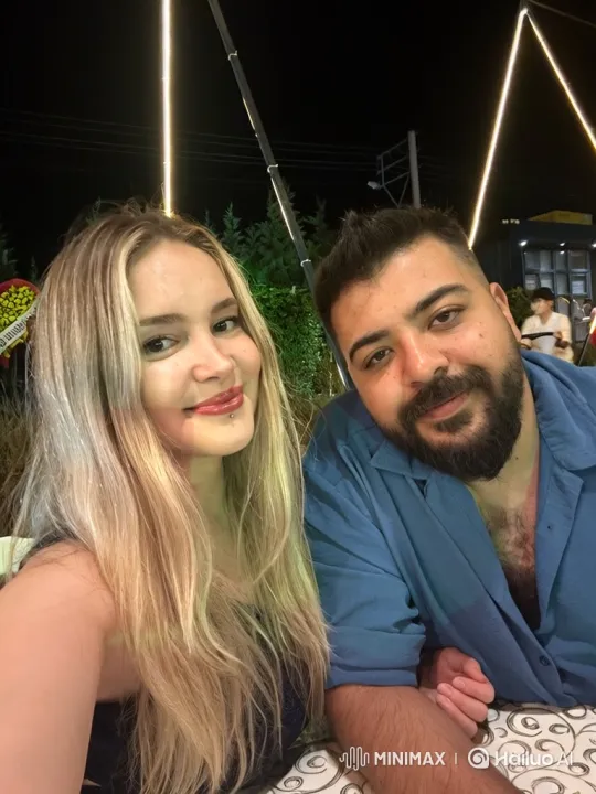 Family Embrace Captured in Intimate Night Scene – AI Generated Video | Hailuo AI