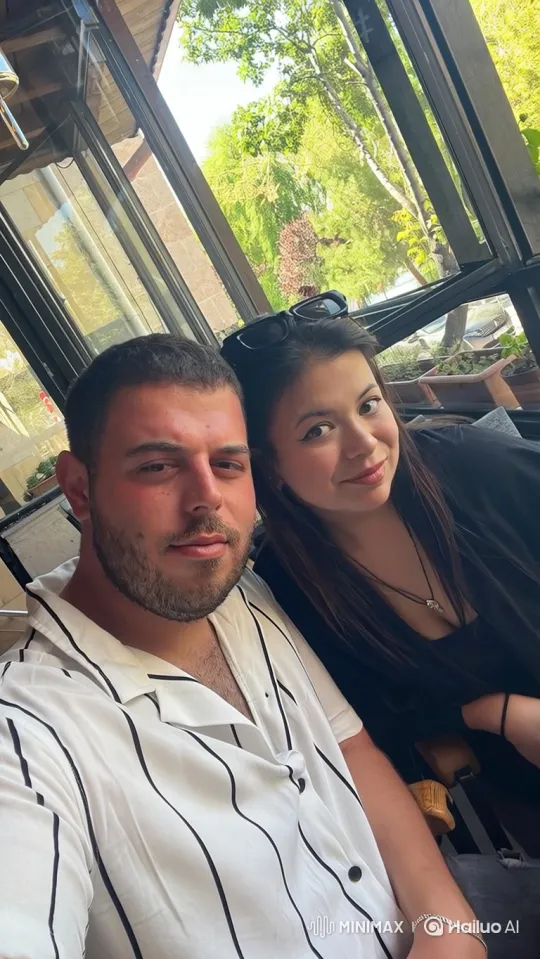 Young Family's Joyful Summer Evening Embrace – AI Generated Video | Hailuo AI