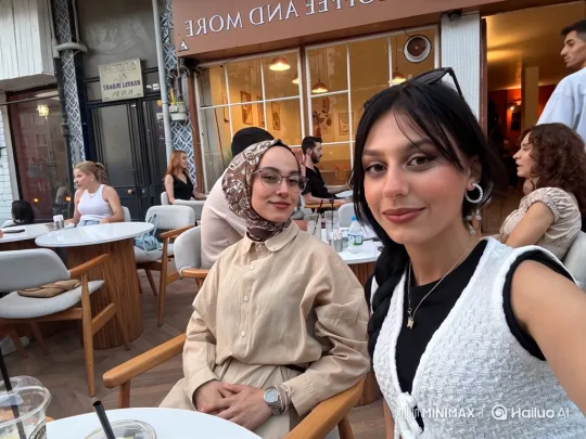 Family Bonding at a Café: Sisters and Nieces Embrace – AI Generated Video | Hailuo AI