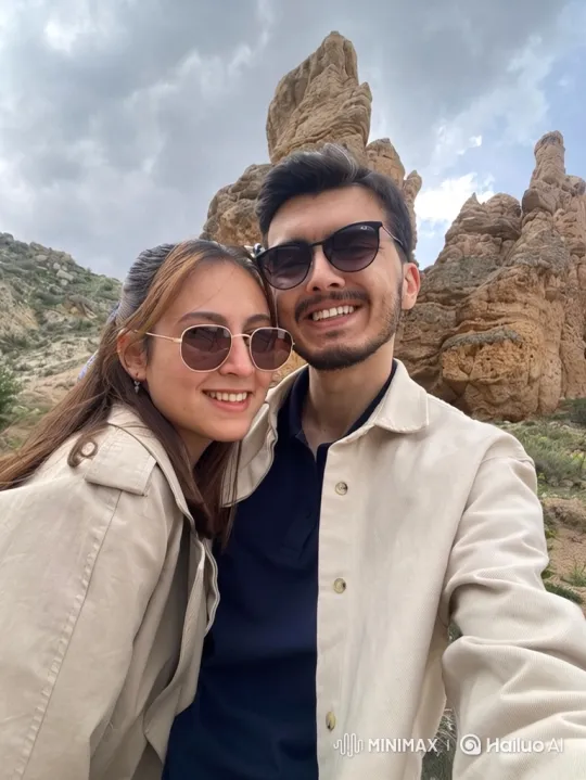 Couple's Joyful Video Call in Scenic Landscape – AI Generated Video | Hailuo AI