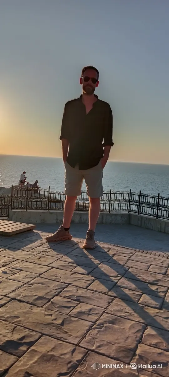 Seaside Landscape: Dynamic Camera Movements and a Man's Stance – AI Generated Video | Hailuo AI