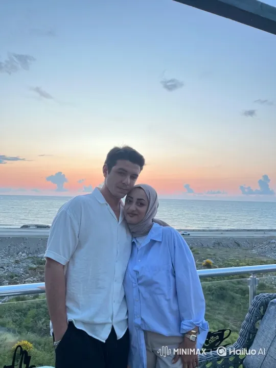 Family Love Captured in Summer Evening's Glow – AI Generated Video | Hailuo AI