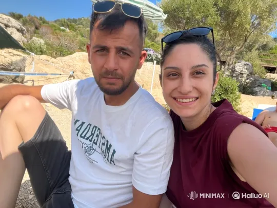 Family Portrait: Beach Selfie with Son – AI Generated Video | Hailuo AI