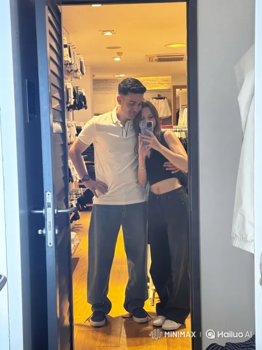 Young Family's Intimate Summer Evening Embrace – AI Generated Video | Hailuo AI
