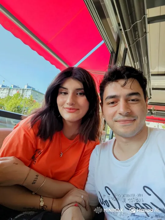 Family Embrace Captured in Evening's Warm Light – AI Generated Video | Hailuo AI