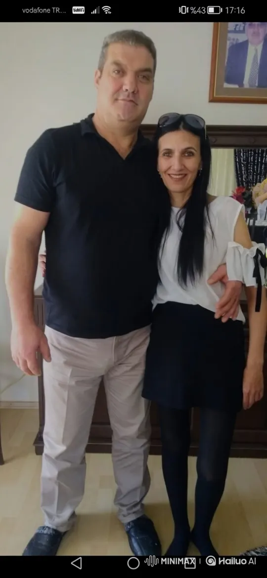 Couple Reunites with Daughter in Heartwarming Summer Video – AI Generated Video | Hailuo AI