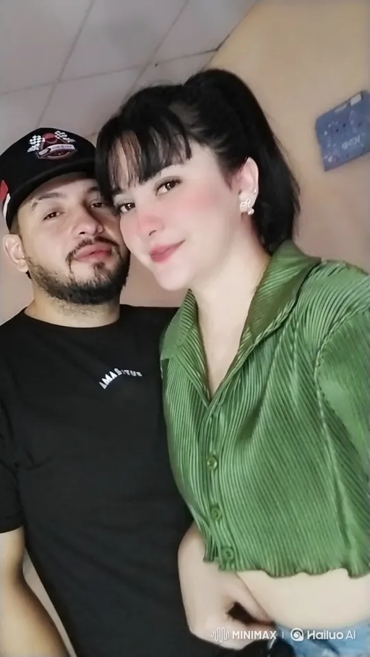 Young Family Embraces in Heartfelt Moment – AI Generated Video | Hailuo AI