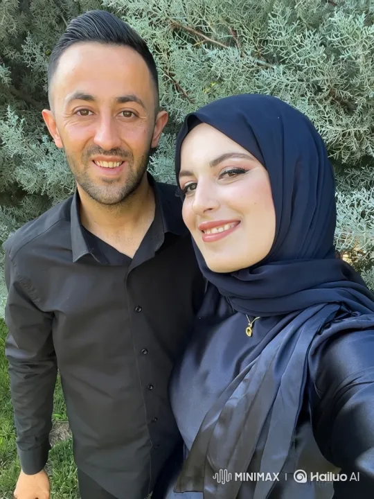 Family Embraces in Summer Evening Warmth – AI Generated Video | Hailuo AI