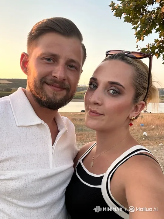 Family Portrait: Sunset, Love, and Newborn Gaze – AI Generated Video | Hailuo AI