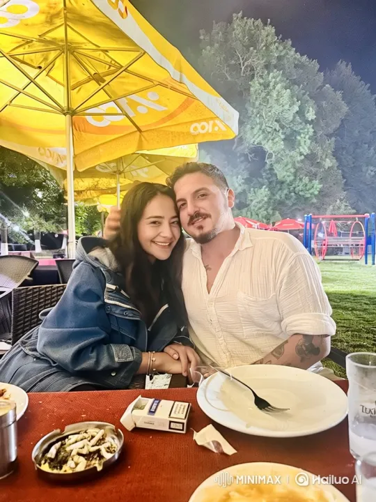 Family Reunion at Night: Parents and Toddler's Joyful Embrace – AI Generated Video | Hailuo AI