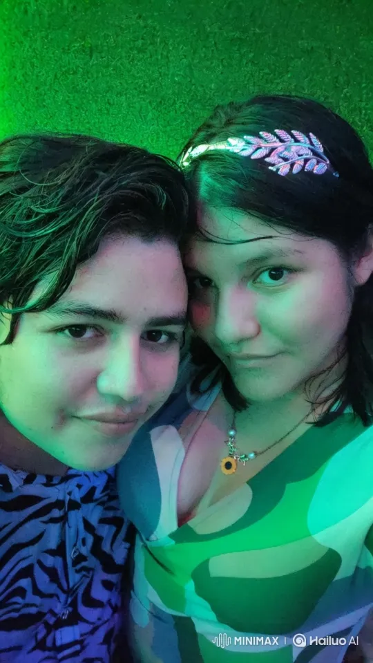 Family Portrait: A Couple and Their Two Children – AI Generated Video | Hailuo AI
