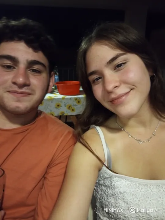 Family Portrait: Couple and Child's Loving Moment – AI Generated Video | Hailuo AI