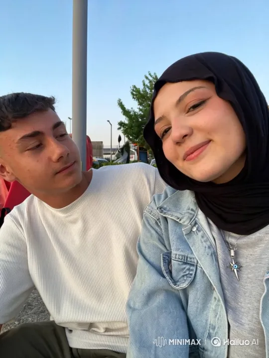 Couple's Intimate Moment Captured Outdoors – AI Generated Video | Hailuo AI