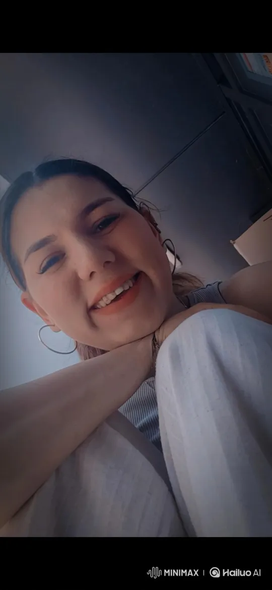 Young Family's Joyful Summer Evening Embrace – AI Generated Video | Hailuo AI